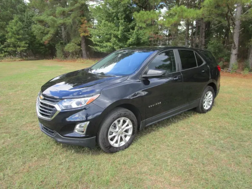 2020 Chevrolet Equinox LS photo 1