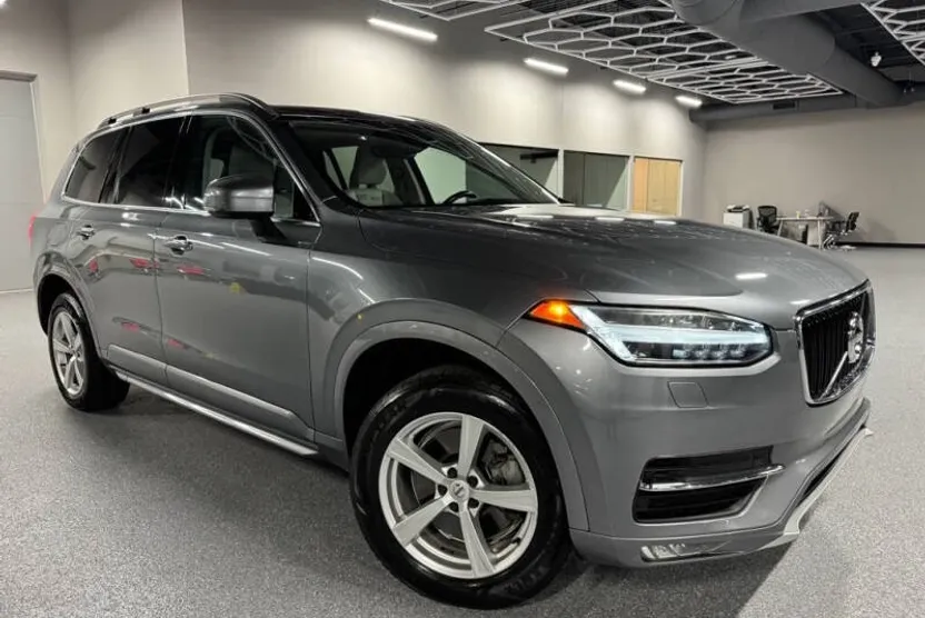 2017 Volvo XC90 T5 Momentum photo 1
