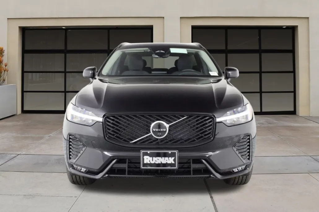 2026 Volvo XC60 B5 Plus photo 1