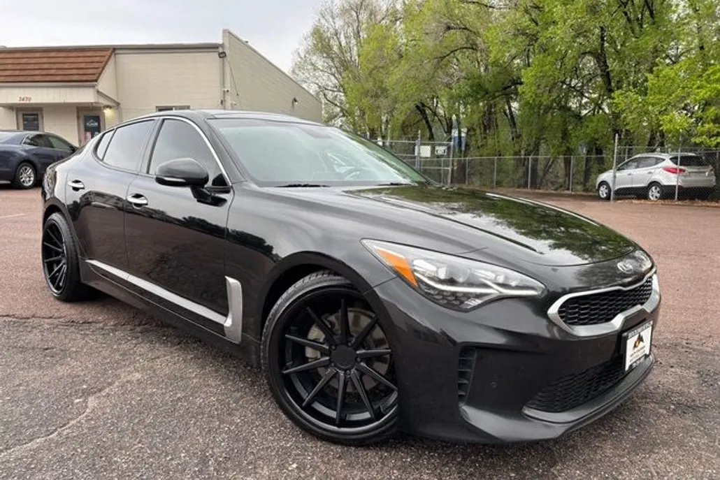 2018 Kia Stinger Premium photo 1