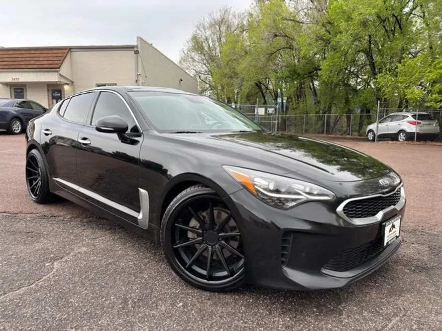 2018 Kia Stinger Premium photo 1