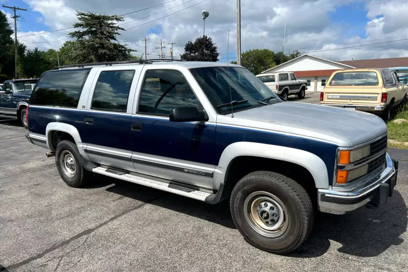 1993 Chevrolet Suburban 2500 photo 1