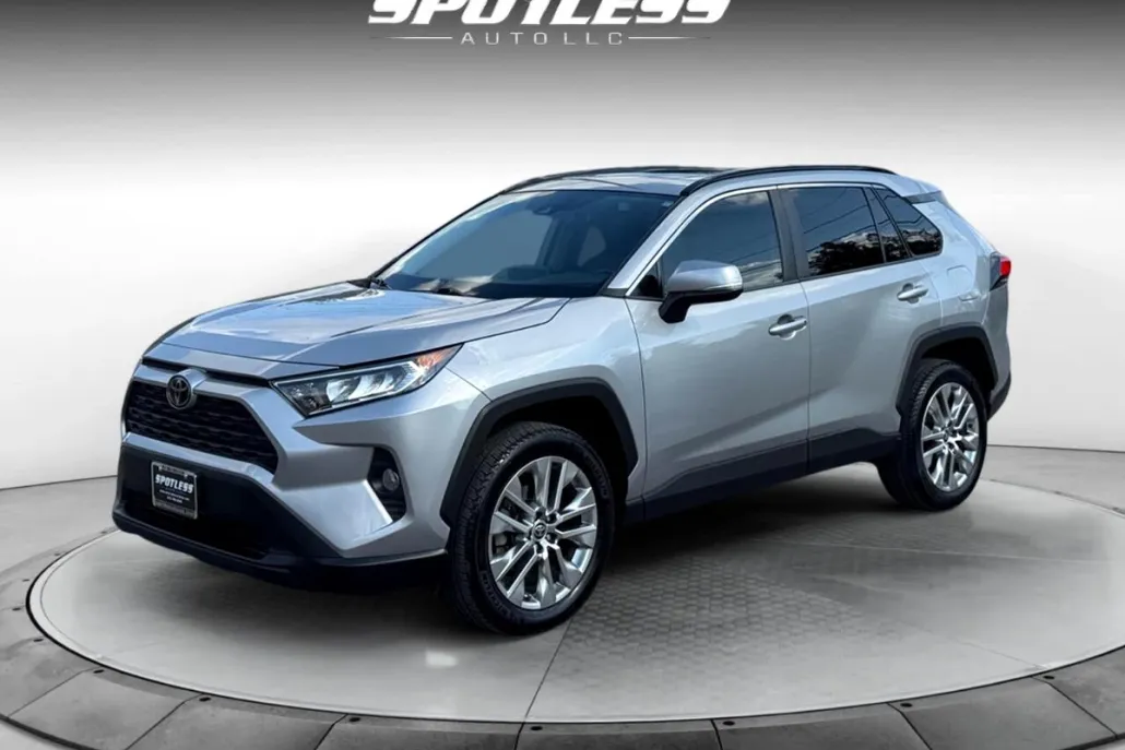 2021 Toyota RAV4 XLE Premium photo 1