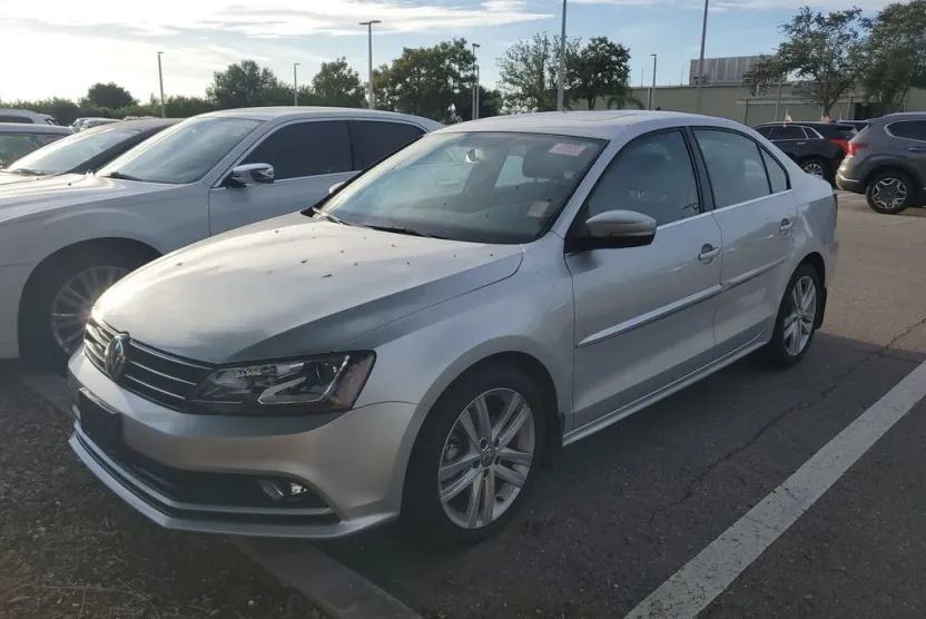 2015 Volkswagen Jetta 1.8T SEL TDI photo 1