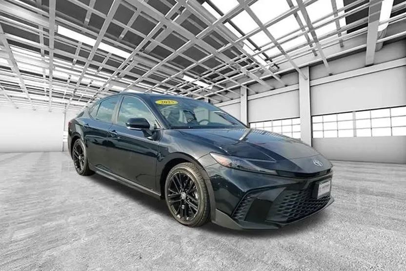2025 Toyota Camry SE photo 1