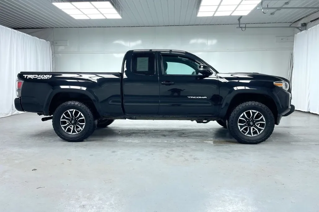 2021 Toyota Tacoma TRD Sport photo 1