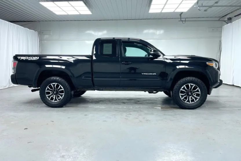 2021 Toyota Tacoma TRD Sport photo 1