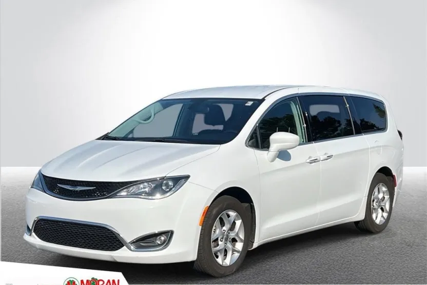 2019 Chrysler Pacifica Touring Plus photo 1