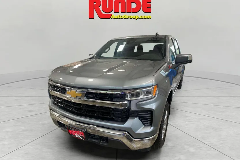 2026 Chevrolet Silverado 1500 LT photo 1