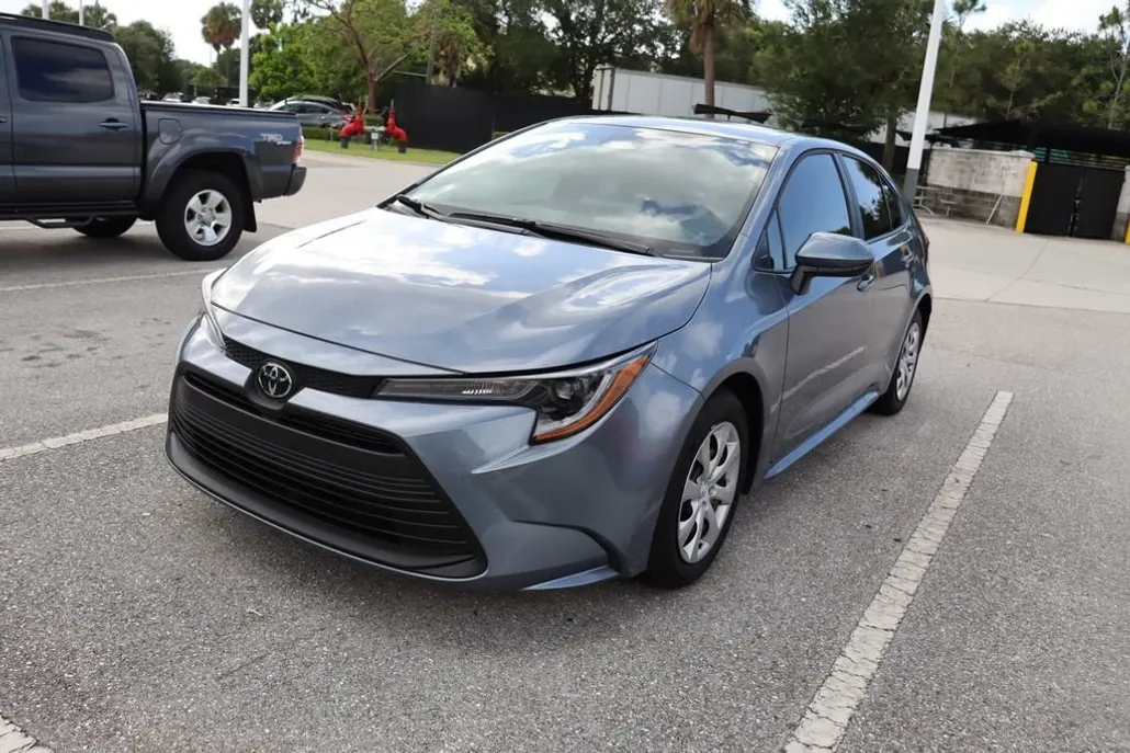 2025 Toyota Corolla LE photo 1