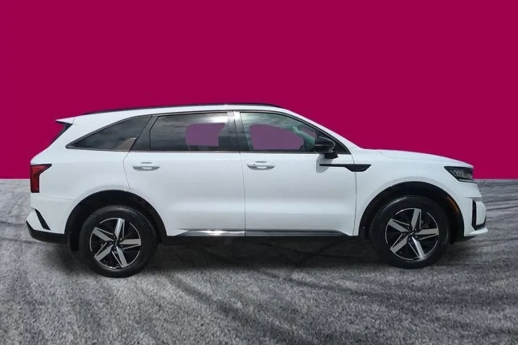2023 Kia Sorento S photo 1
