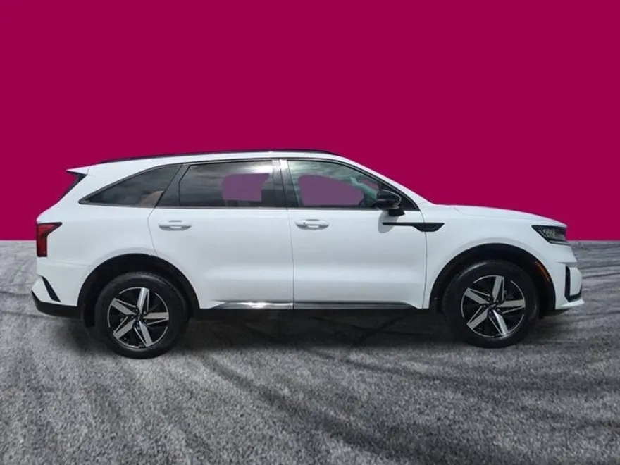 2023 Kia Sorento S photo 1