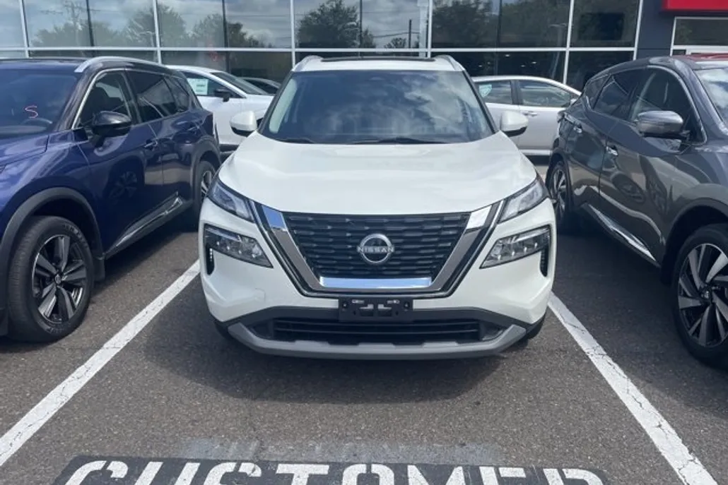 2022 Nissan Rogue SV photo 1