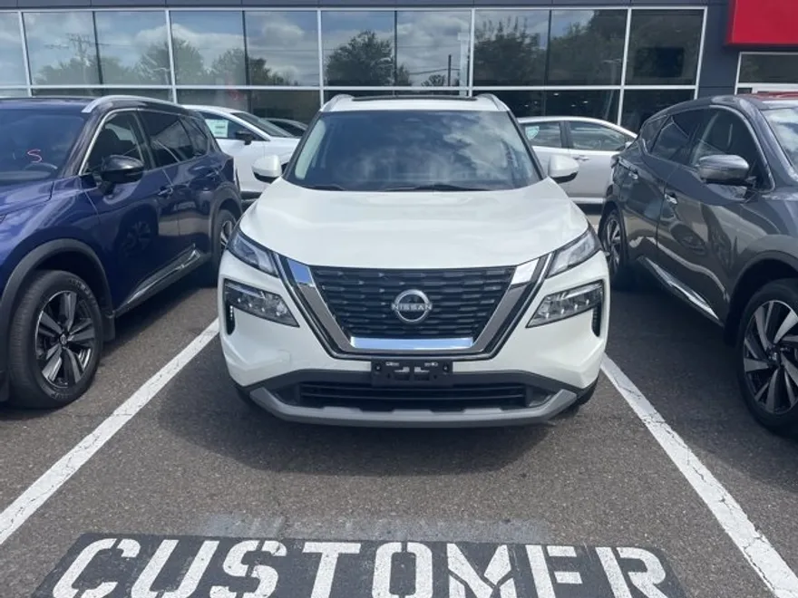 2022 Nissan Rogue SV photo 1