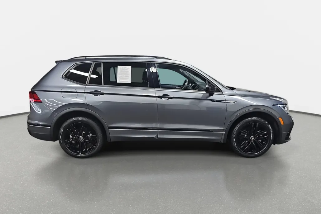 2022 Volkswagen Tiguan SE R-Line Black photo 1
