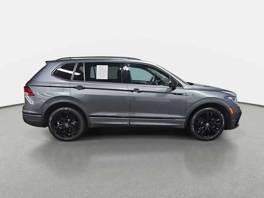 2022 Volkswagen Tiguan SE R-Line Black photo 1