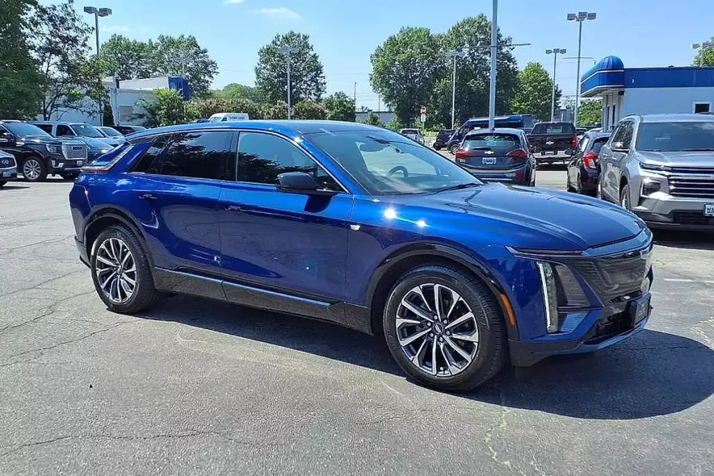 2024 Cadillac Lyriq Sport photo 1