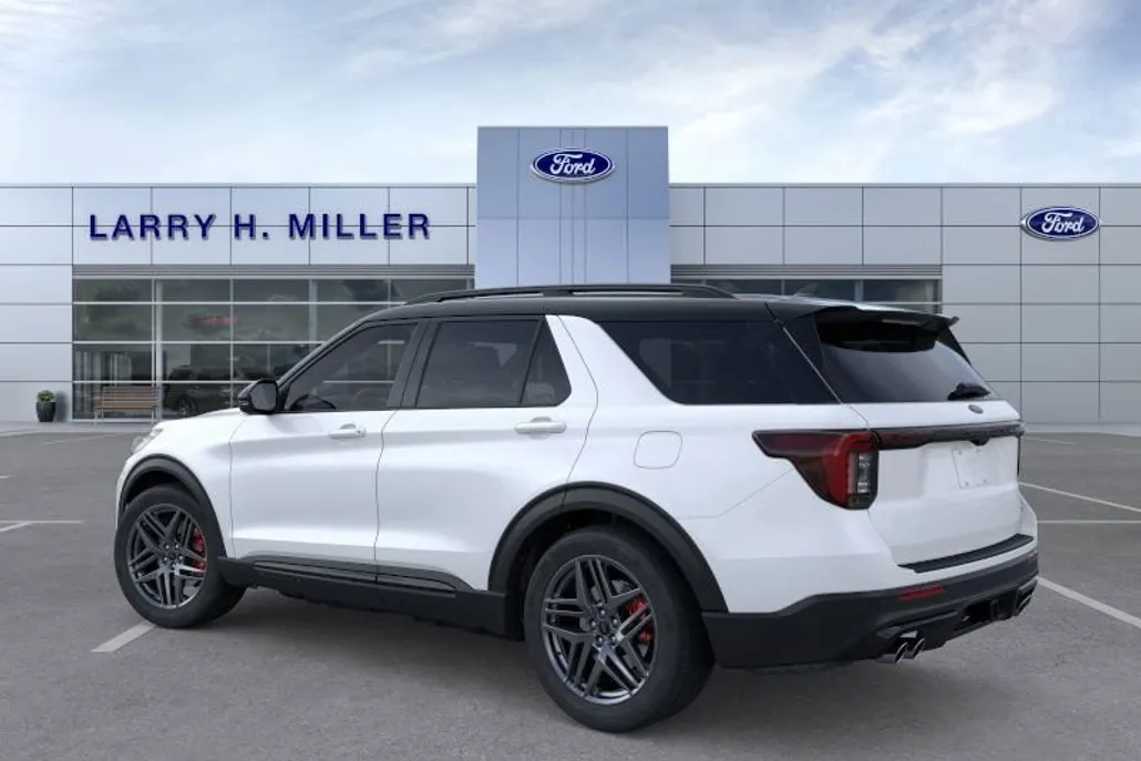 2025 Ford Explorer ST photo 1