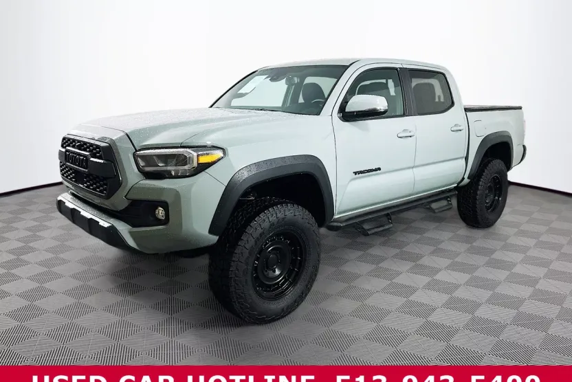 2023 Toyota Tacoma TRD Off-Road photo 1