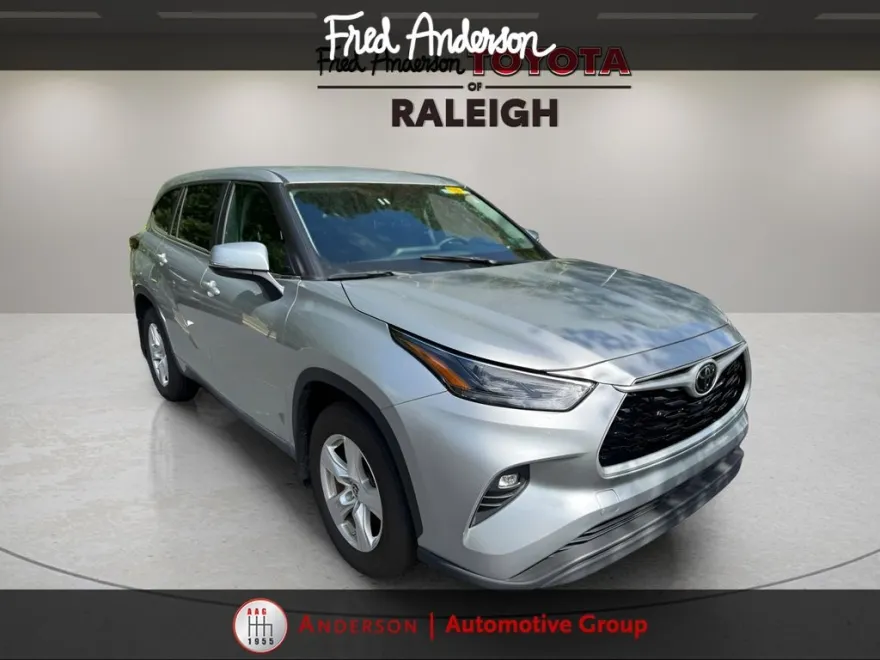 2024 Toyota Highlander LE photo 1