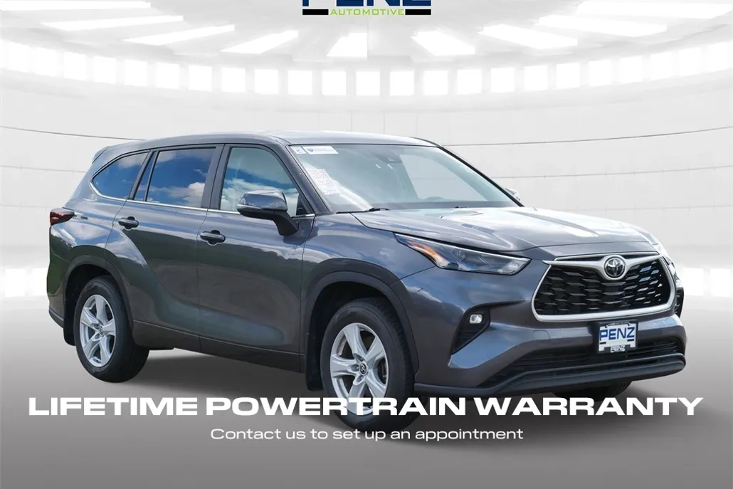 2024 Toyota Highlander LE photo 1