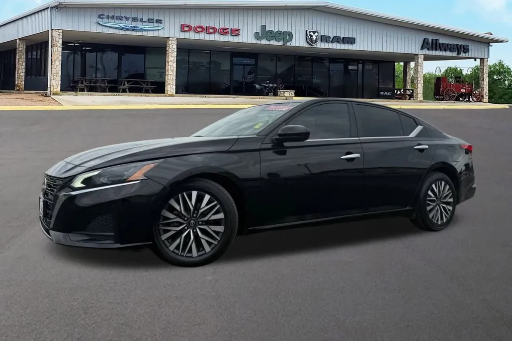 2023 Nissan Altima 2.5 SV photo 1