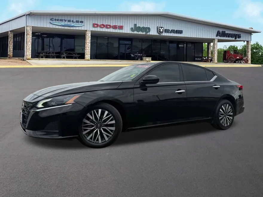 2023 Nissan Altima 2.5 SV photo 1