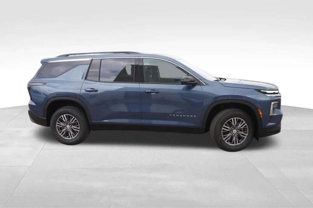 2025 Chevrolet Traverse photo 1