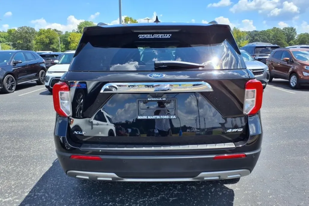 2023 Ford Explorer XLT photo 1