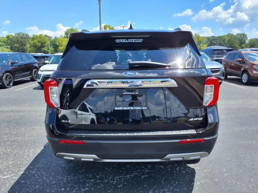 2023 Ford Explorer XLT photo 1
