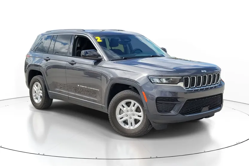 2022 Jeep Grand Cherokee Laredo photo 1