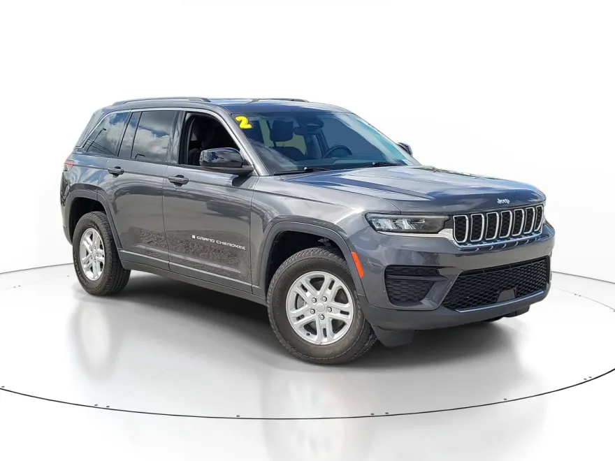 2022 Jeep Grand Cherokee Laredo photo 1