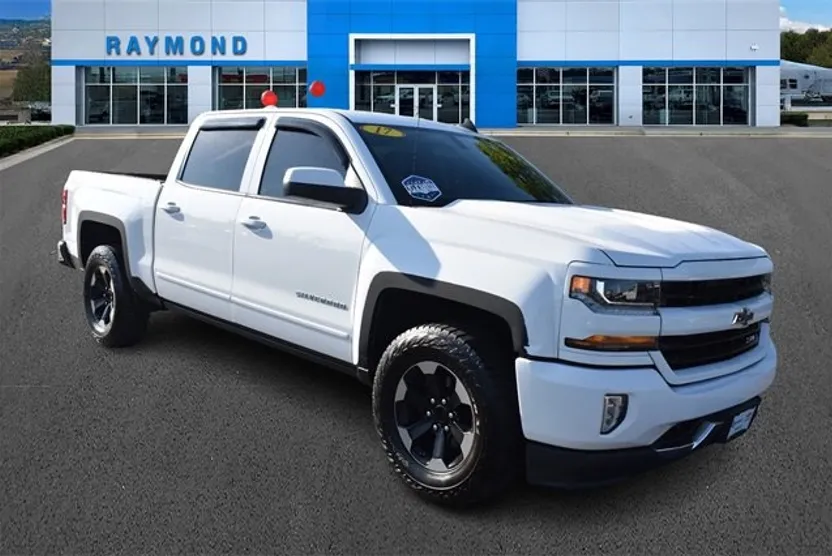 2017 Chevrolet Silverado 1500 LT photo 1