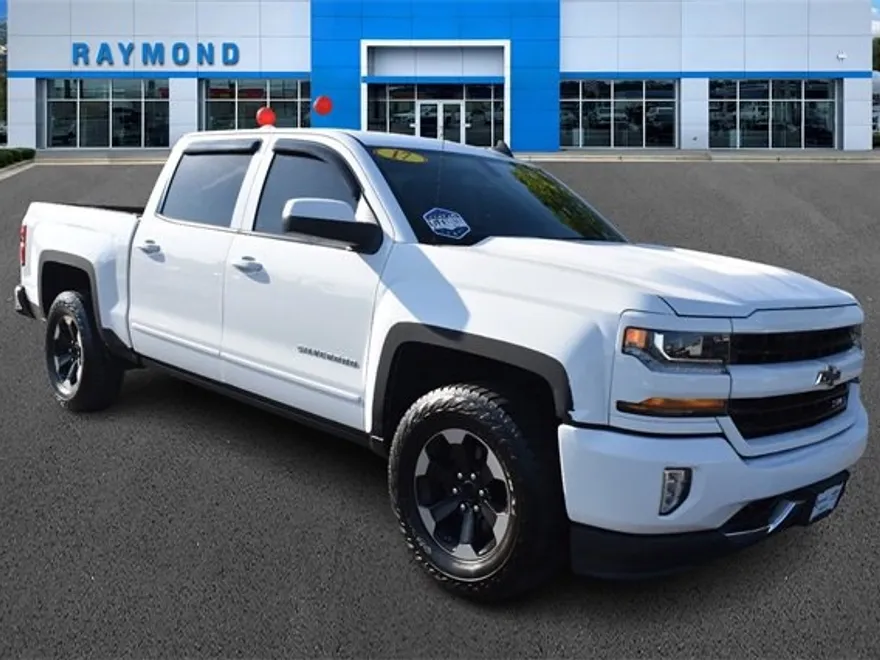 2017 Chevrolet Silverado 1500 LT photo 1