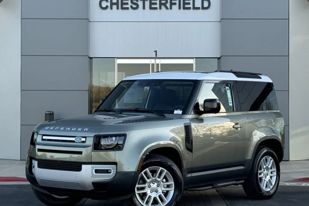 2025 Land Rover Defender 90 S photo 1