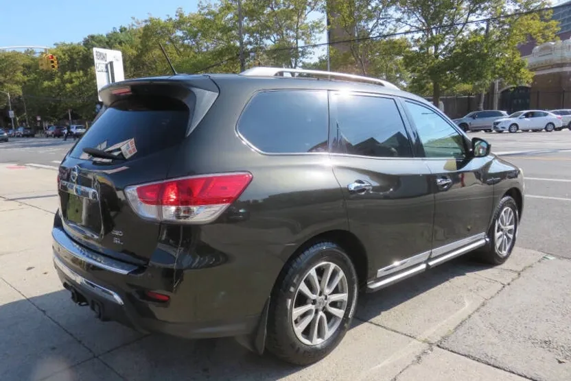 2015 Nissan Pathfinder SL photo 1