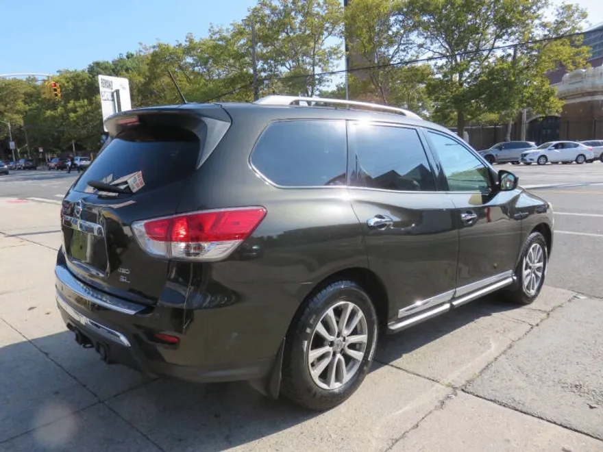 2015 Nissan Pathfinder SL photo 1