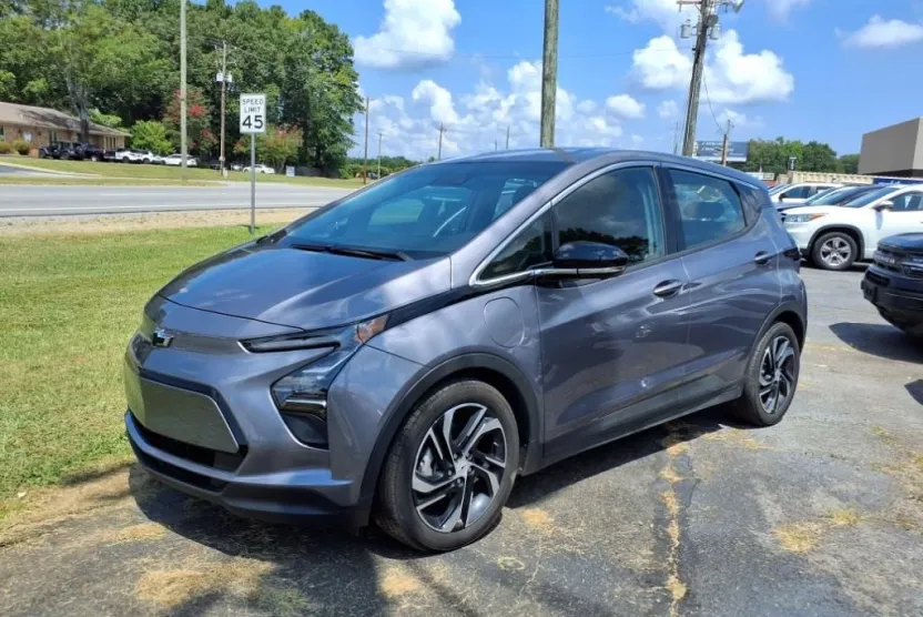 2023 Chevrolet Bolt EV 2LT photo 1