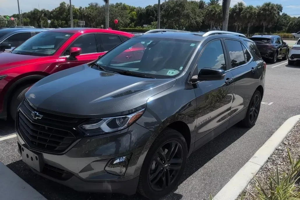 2021 Chevrolet Equinox LT photo 1