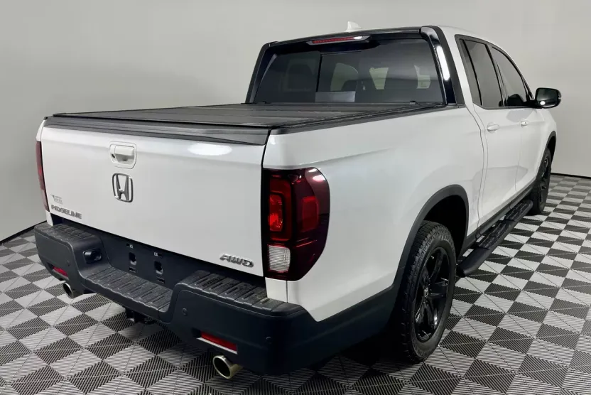 2023 Honda Ridgeline Black Edition photo 1
