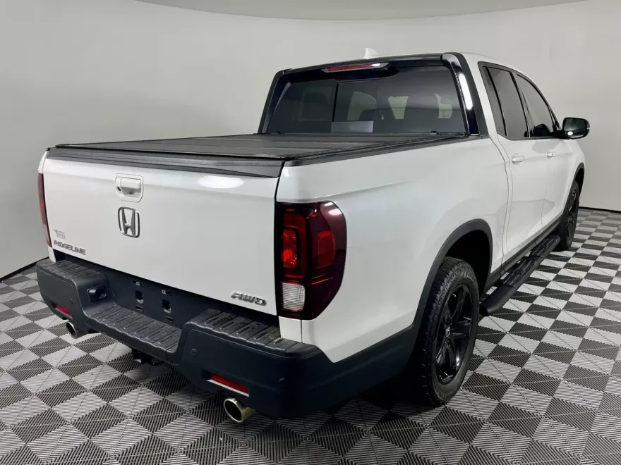 2023 Honda Ridgeline Black Edition photo 1
