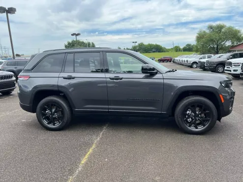 2025 Jeep Grand Cherokee Altitude X photo 4