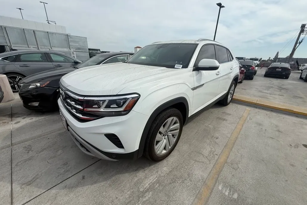 2022 Volkswagen Atlas Cross Sport V6 SE Technology photo 1