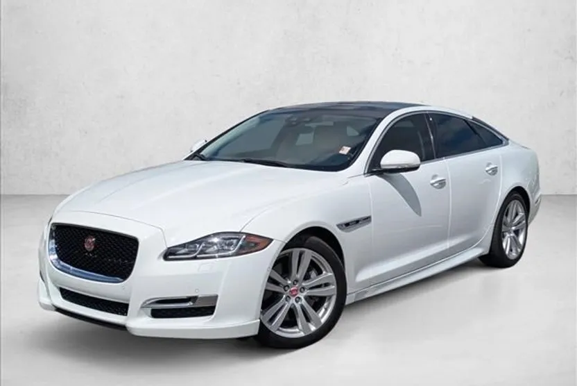 2019 Jaguar XJ R-Sport photo 1