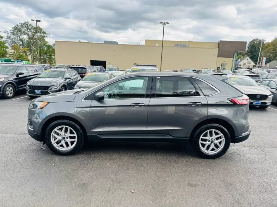 2022 Ford Edge SEL photo 1