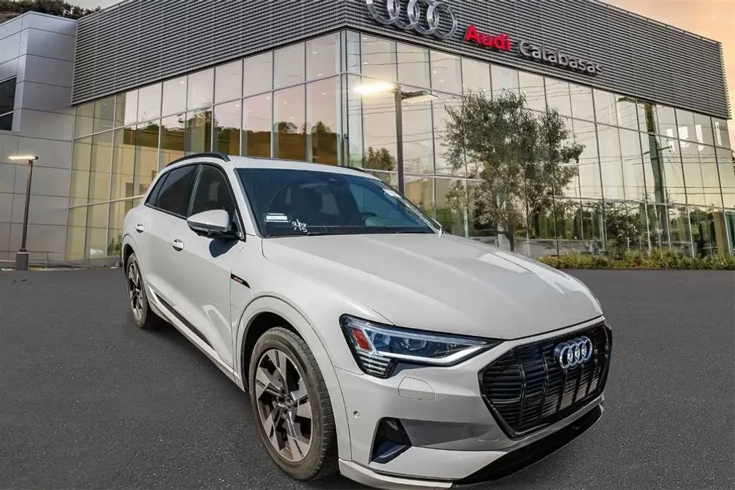 2022 Audi e-tron Premium photo 1