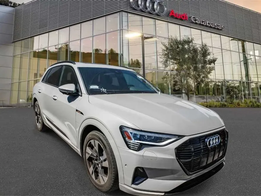 2022 Audi e-tron Premium photo 1