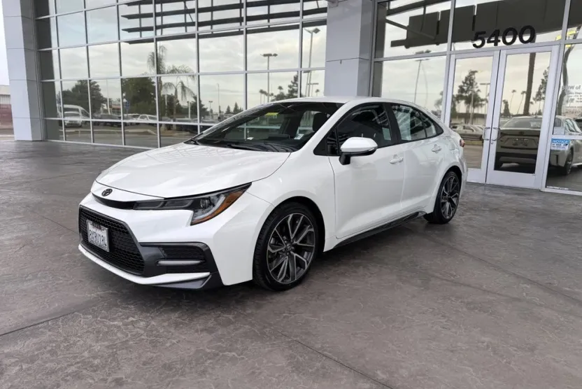 2021 Toyota Corolla SE photo 1