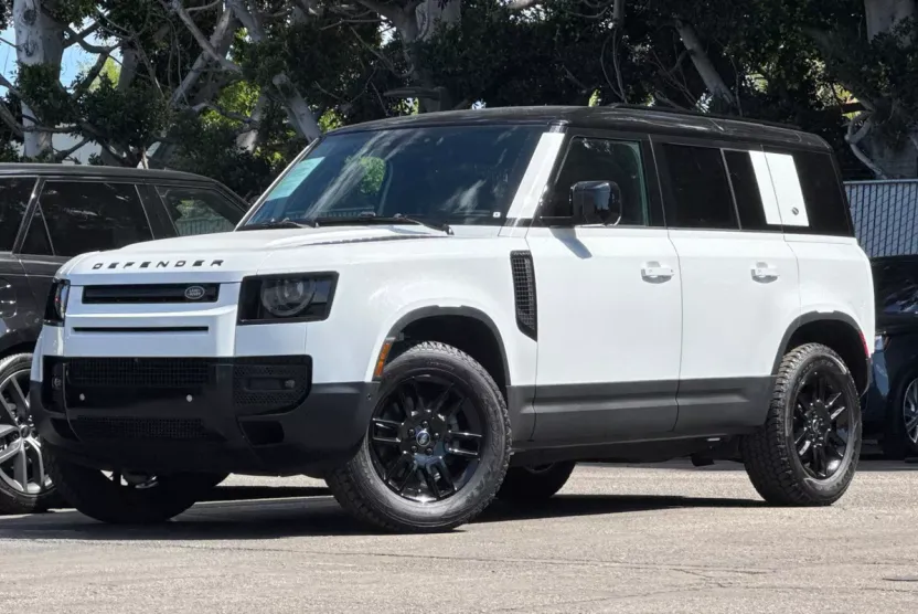 2024 Land Rover Defender S photo 1