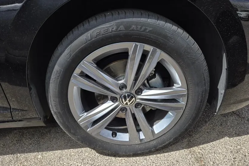 2024 Volkswagen Jetta SE photo 1